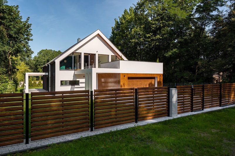 nowoczesne ogrodzenie domu