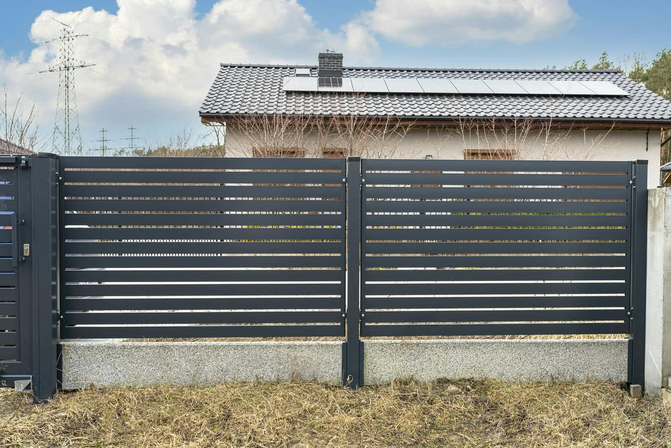 grafitowe ogrodzenie panelowe