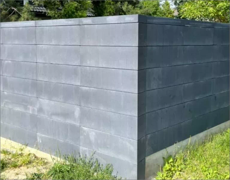 betonowe ogrodzenie